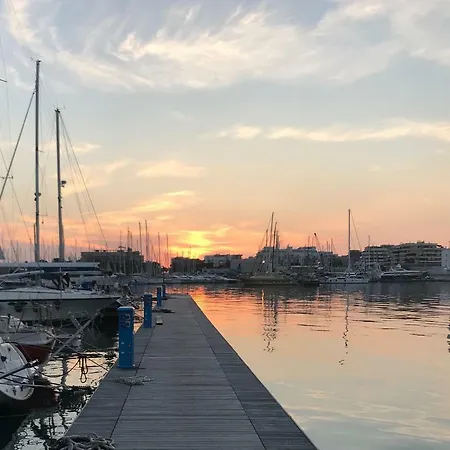 Boat, Sleep & Tour Ehoa Hotel en barco Bari