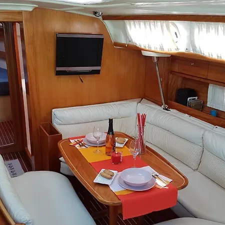 Hotel en barco Boat, Sleep & Tour Ehoa *
