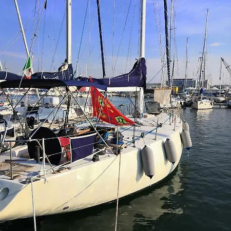 Boat, Sleep & Tour Ehoa * Bari